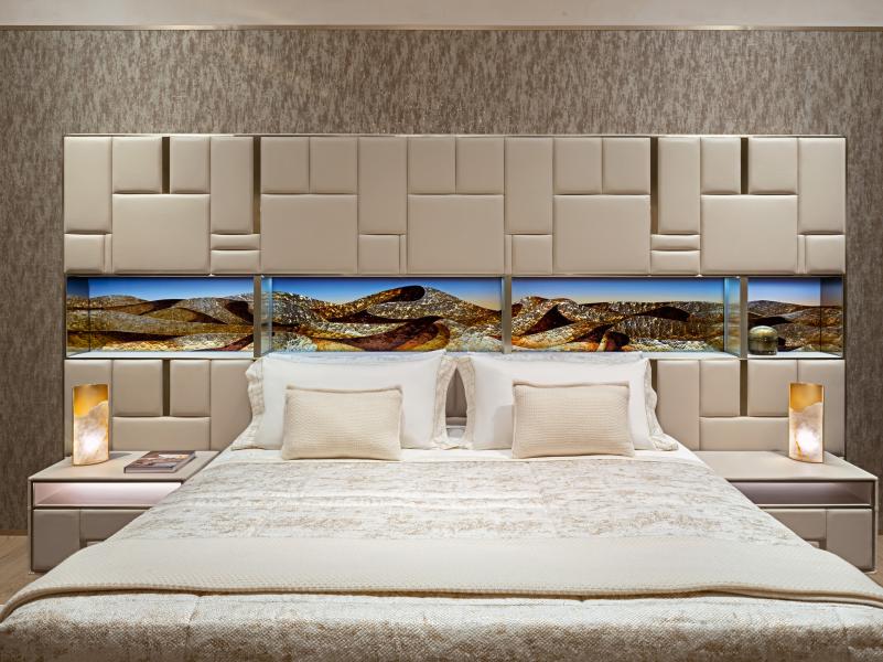 Visionnaire Nomad Stand Beloved Art Bedroom