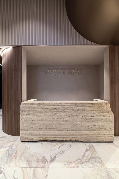 Visionnaire Nomad Stand Dolmen Entrance