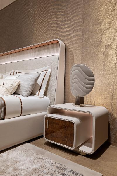 Visionnaire Nomad Stand Embrace Bedroom